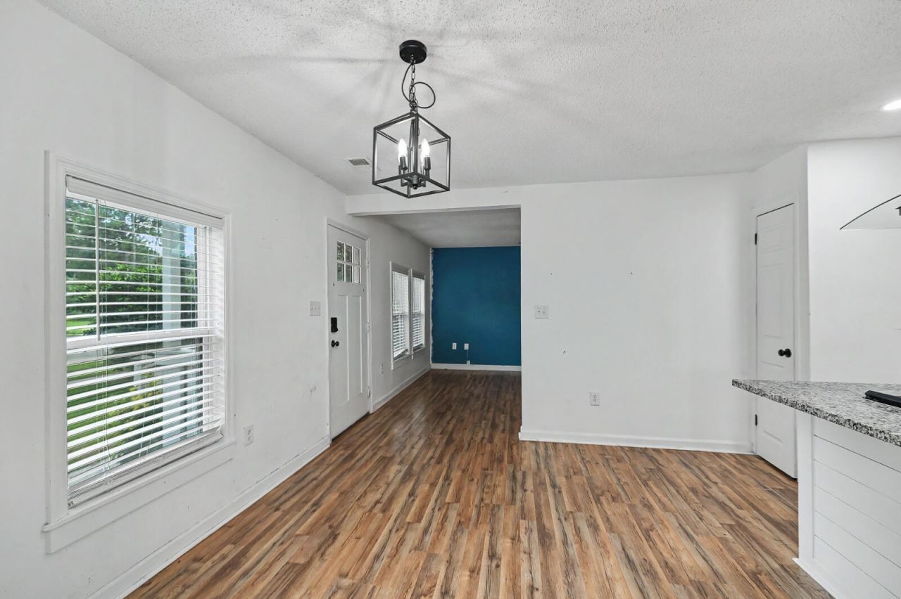 525 E Richardson Avenue Photo 6