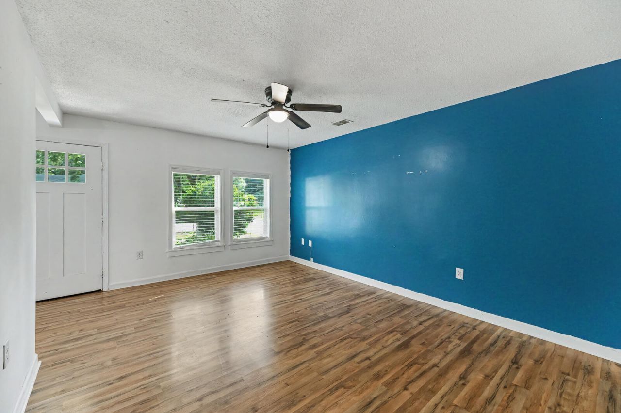 525 E Richardson Avenue Photo 9