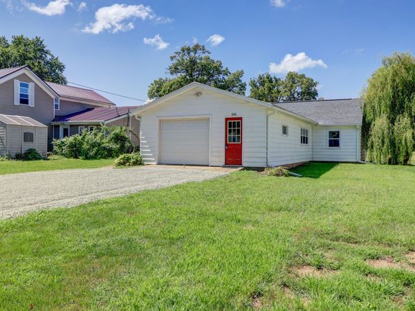 306 8th Avenue S, Albany, IL 61230