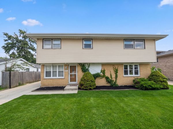 5711 W 87TH Place , Oak Lawn, IL 60453