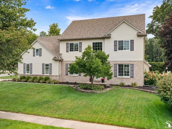 8360 Doulton Court, Lambertville, MI 48144