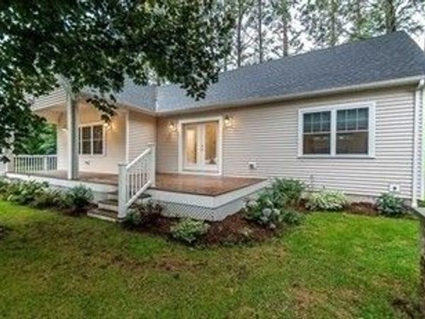 43 Stone St, Walpole, MA 02081