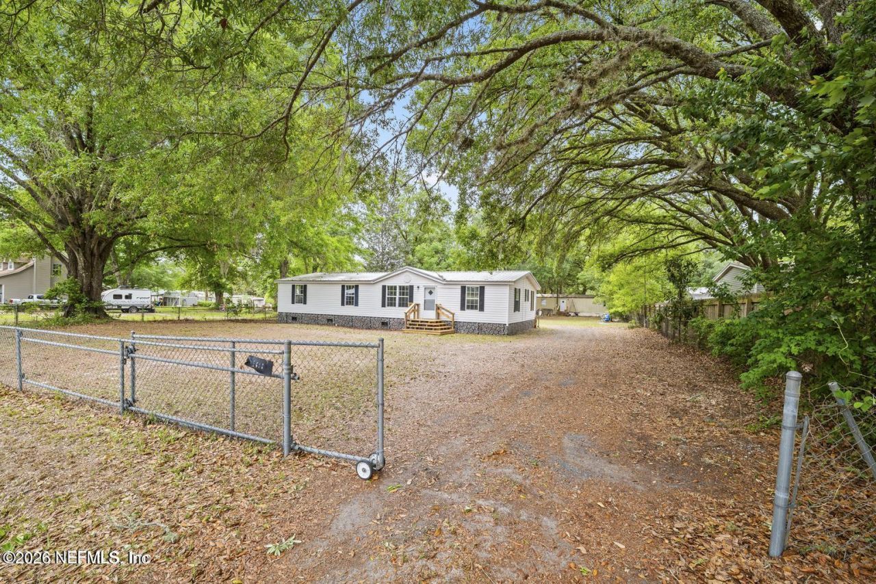 4318 Deerfield Circle W, Macclenny, FL 32063 Photo