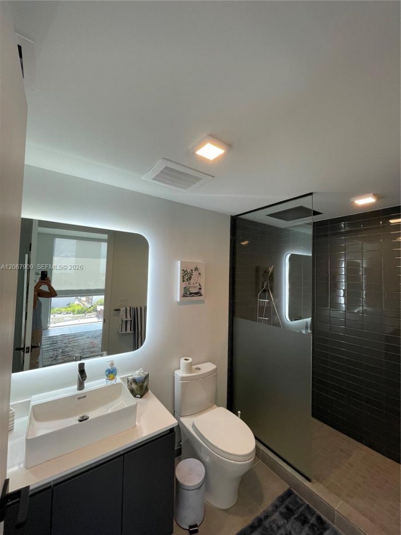 227 NE 2nd St , Unit 1606, Miami, FL 33132 Photo