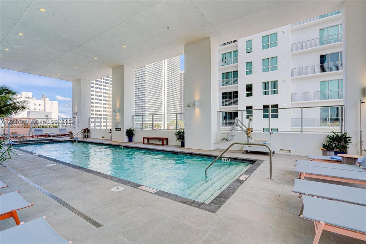 227 NE 2nd St , Unit 1606, Miami, FL 33132 Photo
