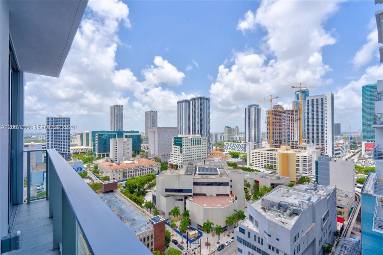 227 NE 2nd St , Unit 1606, Miami, FL 33132 Photo