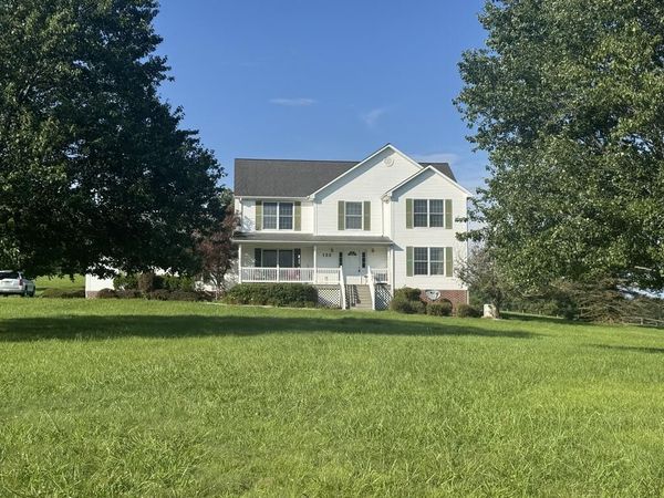 132 Delphia Lane, MOUNT HOPE, WV 25880