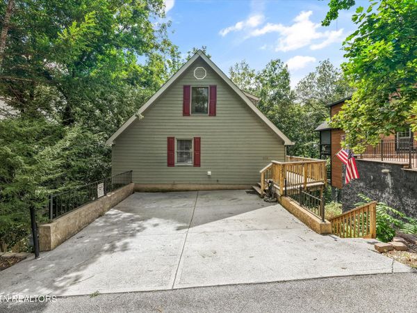 333 Woodridge Way, Pigeon Forge, TN 37863