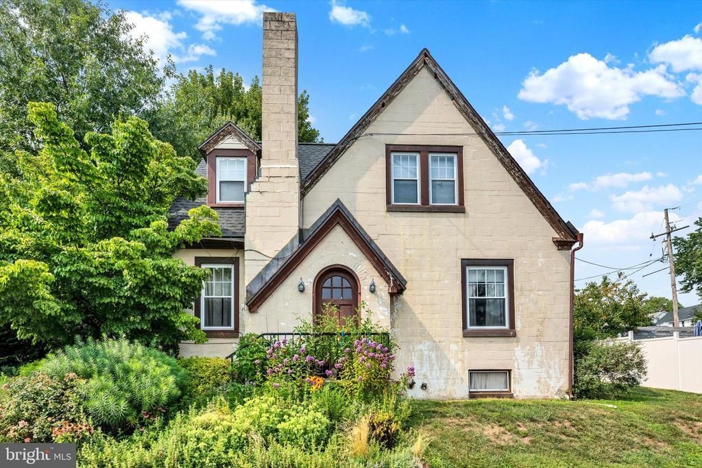 27 JOHNS PLACE, MOHNTON, PA 19540