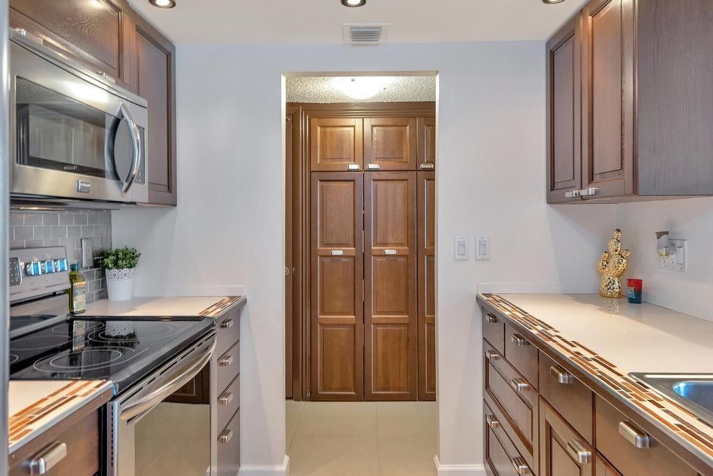1009 N Ocean Boulevard, Unit 409, Pompano Beach, FL 33062 Photo