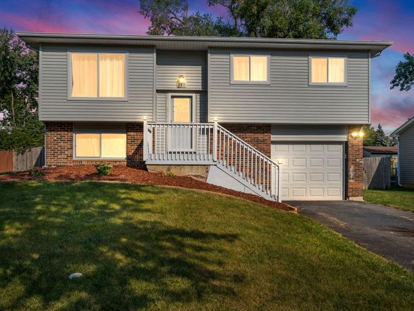 220 N Ashbury Avenue , Bolingbrook, IL 60440