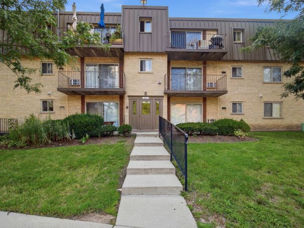 573 Fairway View Drive , Unit 1B, Wheeling, IL 60090
