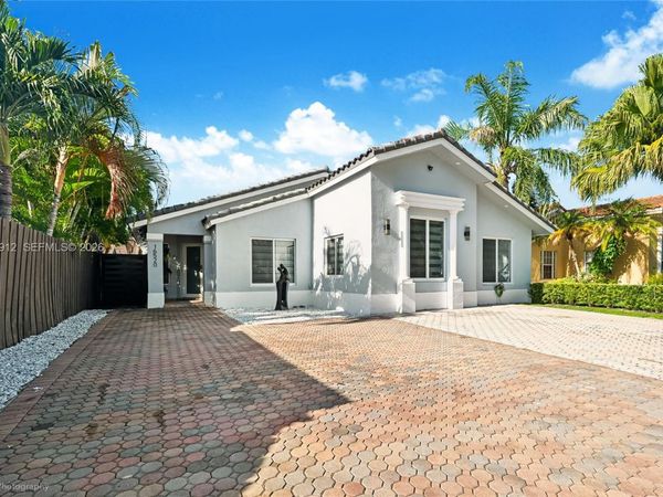 16520 SW 99th St, Miami, FL 33196