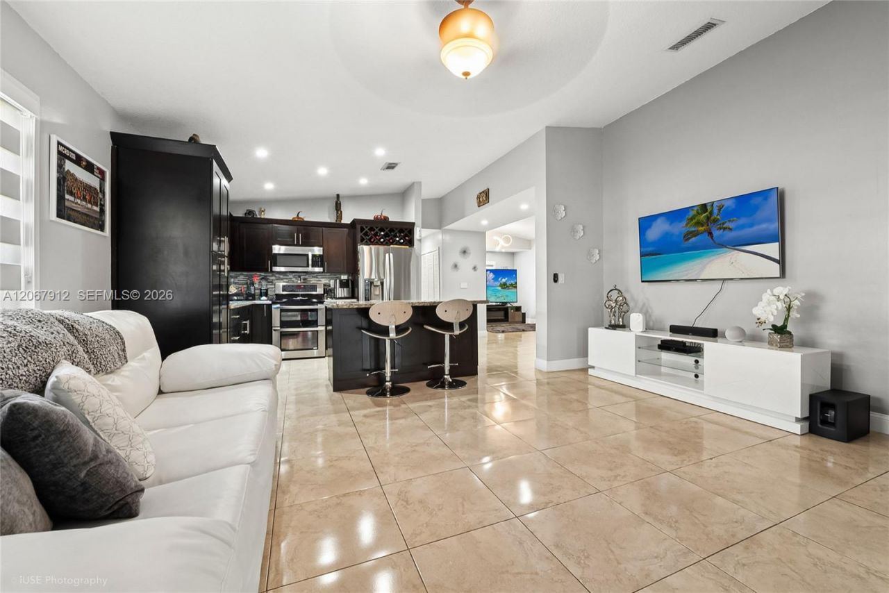 16520 SW 99th St, Miami, FL 33196 Photo