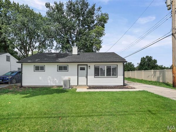 1009 Royal Heights Road, Belleville, IL 62226
