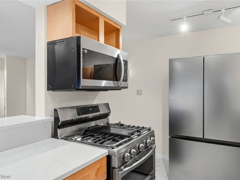 12900 Lake Avenue, Unit 811, Lakewood, OH 44107 Photo 9
