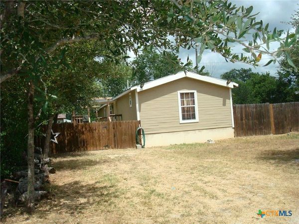 5025 Bluebonnet Street , Seguin, TX 78155