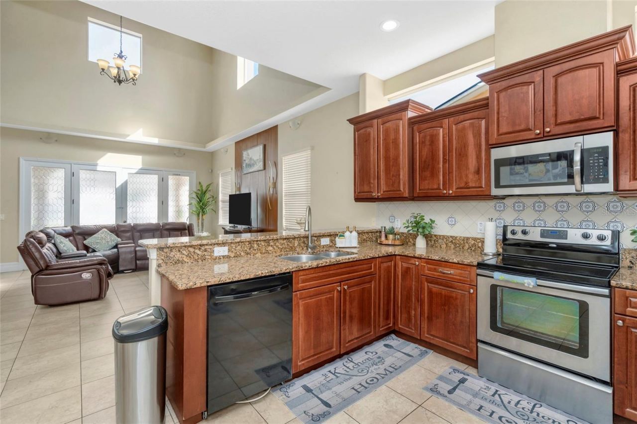 10806 Perez Drive, Tampa, FL 33618 Photo
