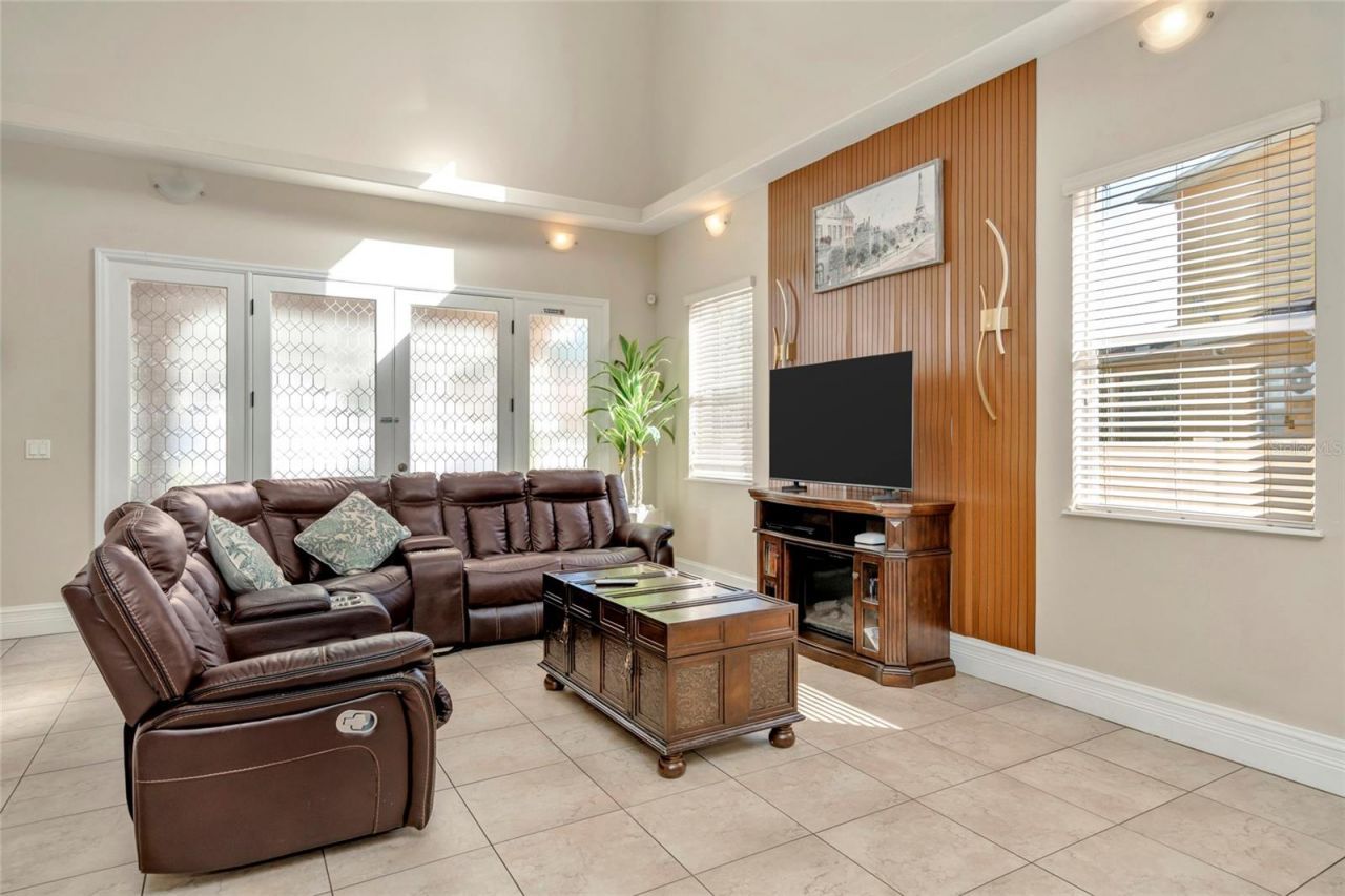 10806 Perez Drive, Tampa, FL 33618 Photo