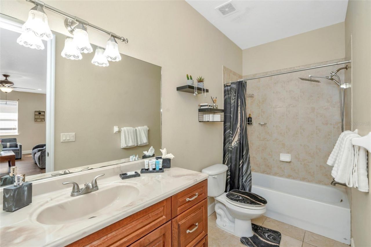 10806 Perez Drive, Tampa, FL 33618 Photo
