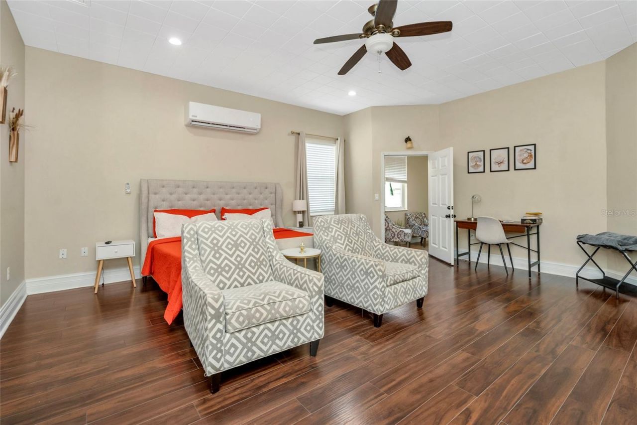 10806 Perez Drive, Tampa, FL 33618 Photo