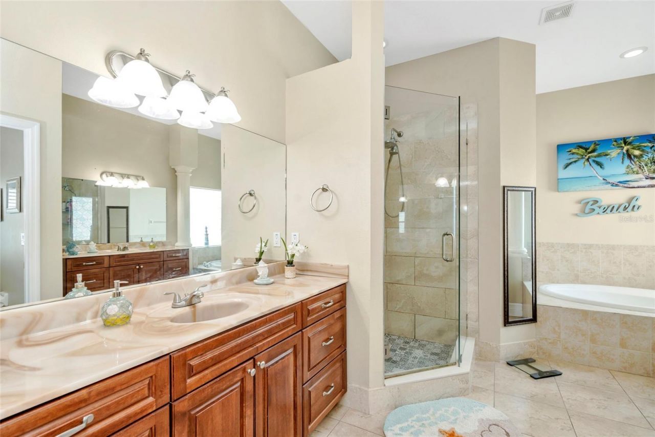 10806 Perez Drive, Tampa, FL 33618 Photo