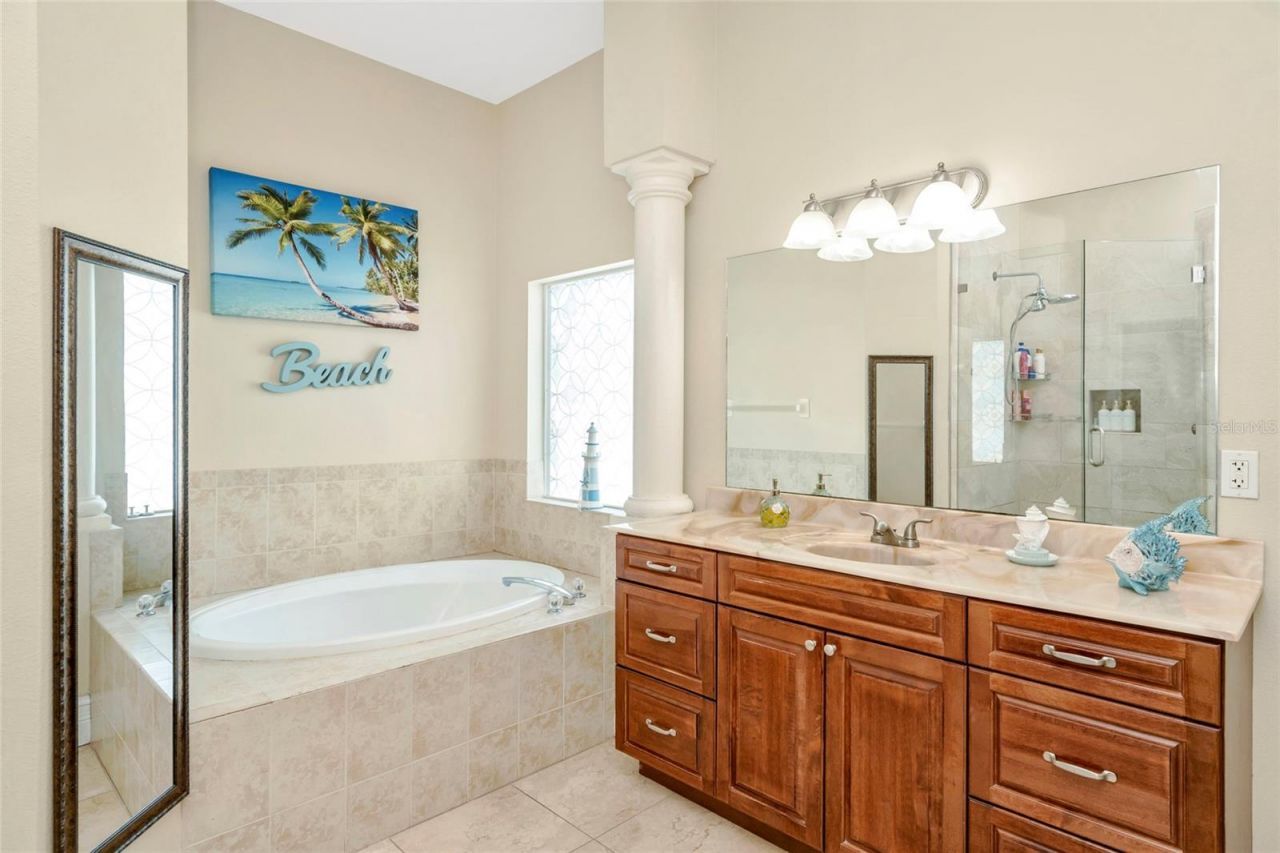 10806 Perez Drive, Tampa, FL 33618 Photo