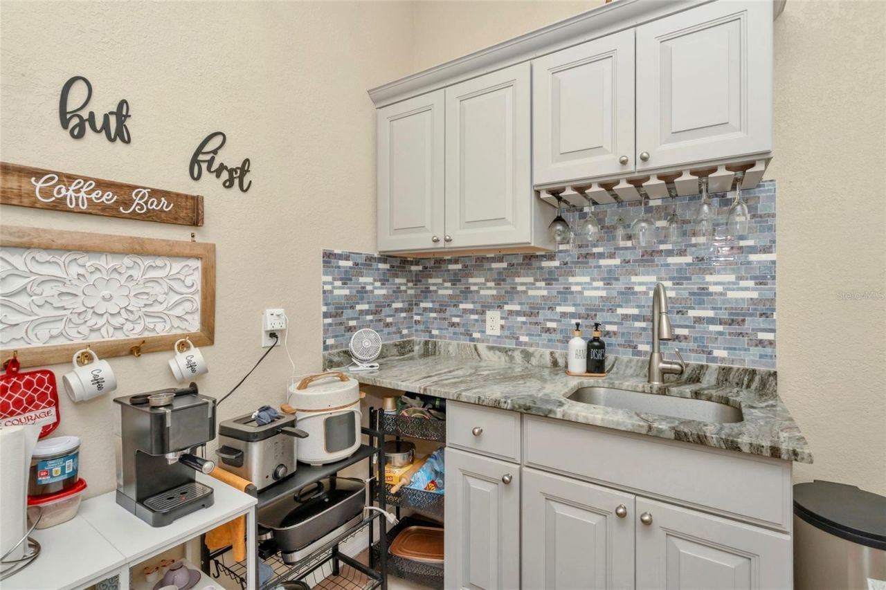 10806 Perez Drive, Tampa, FL 33618 Photo