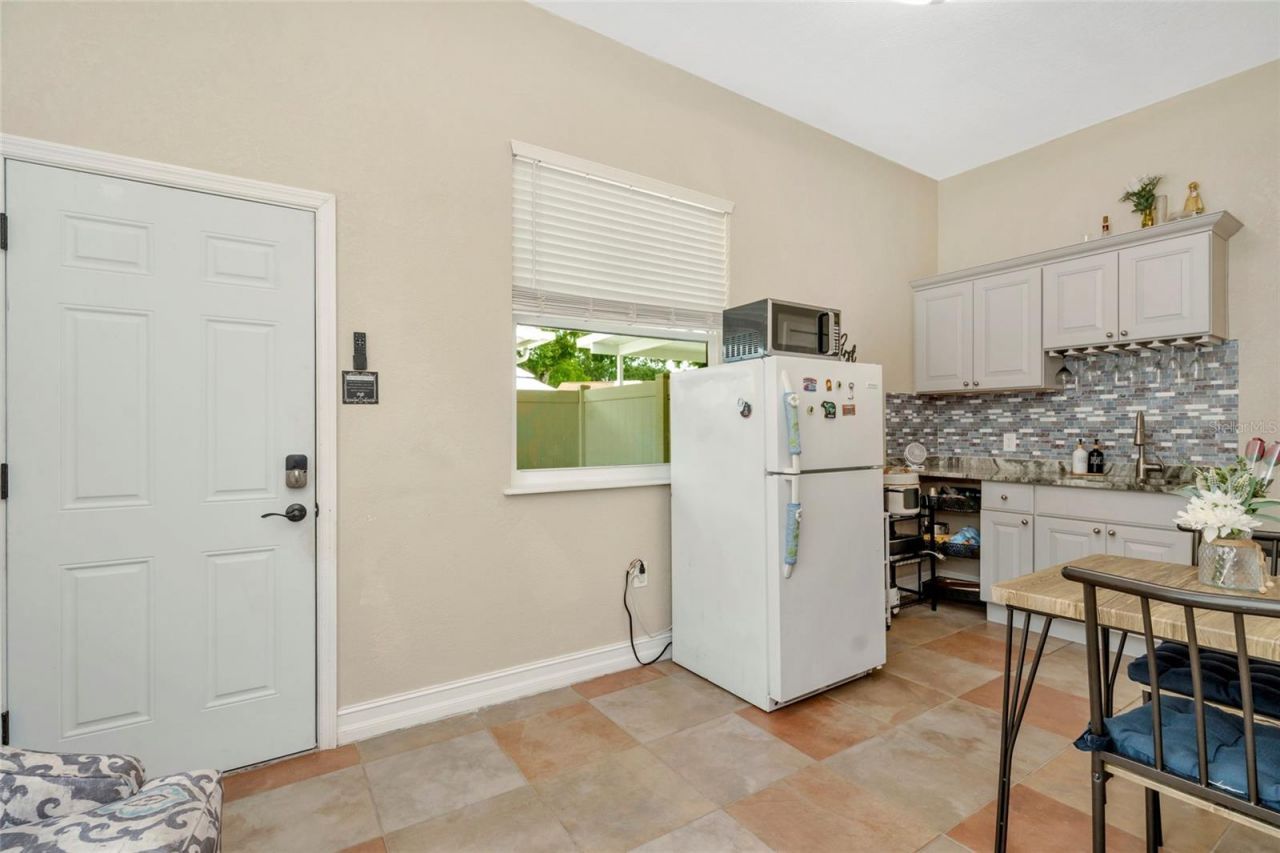 10806 Perez Drive, Tampa, FL 33618 Photo