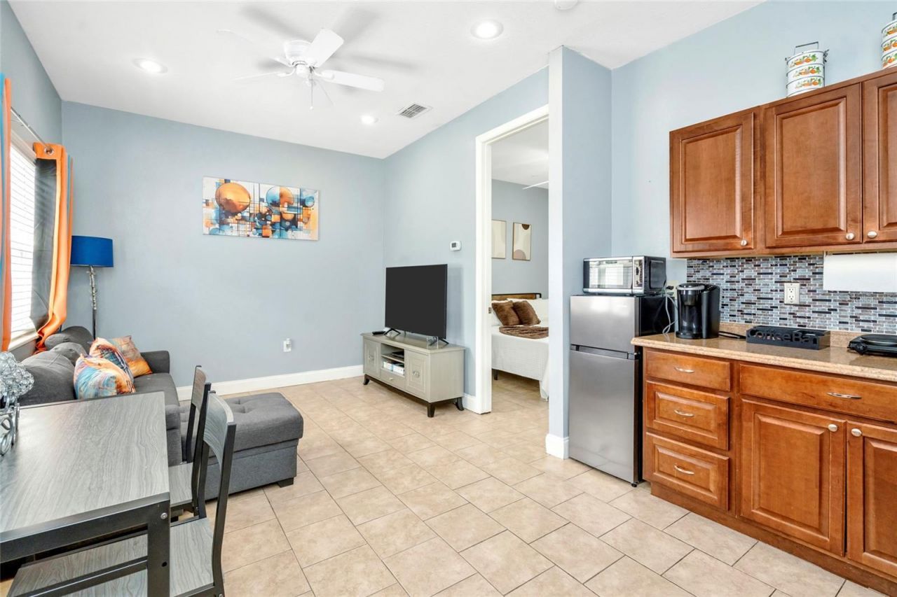 10806 Perez Drive, Tampa, FL 33618 Photo