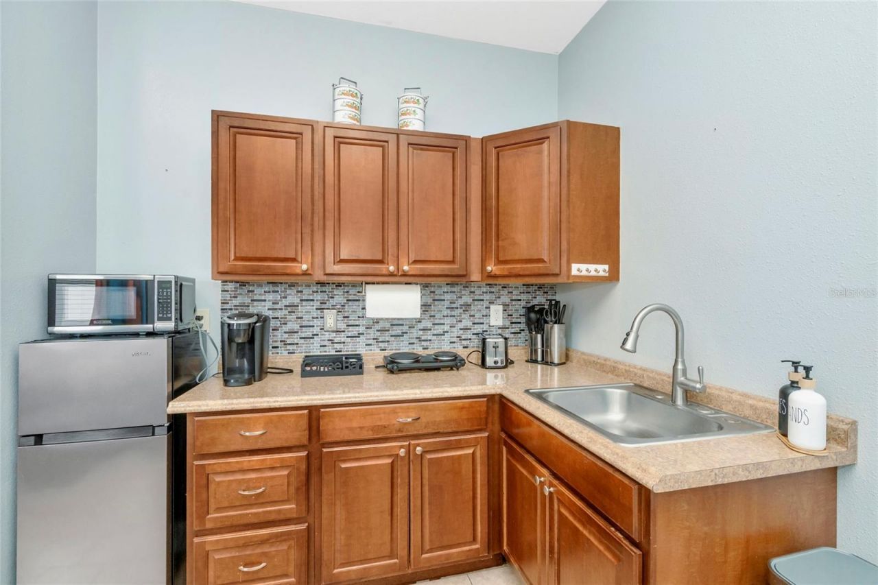 10806 Perez Drive, Tampa, FL 33618 Photo