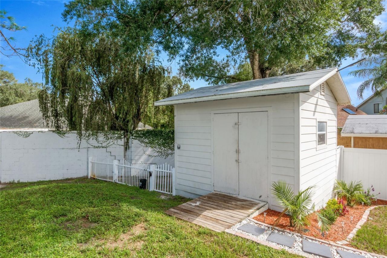 10806 Perez Drive, Tampa, FL 33618 Photo