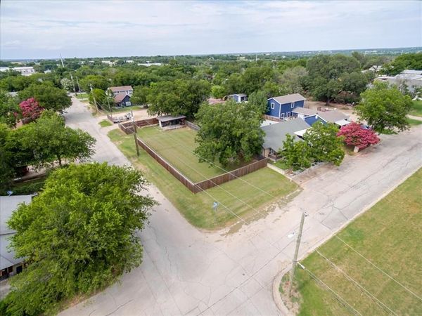201 E 7th Street , Weatherford, TX 76086