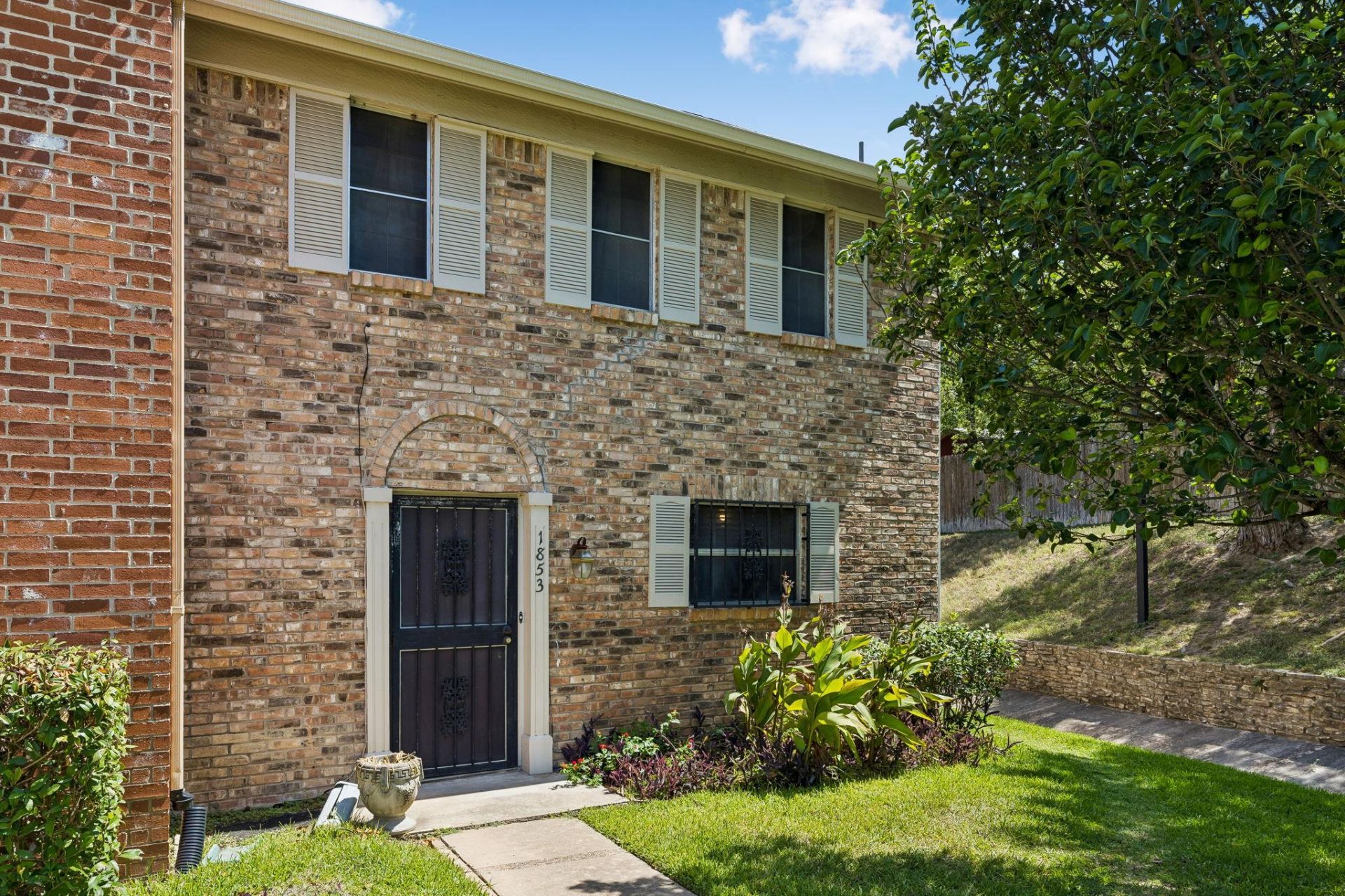 1853 Coronado Hills Dr, Austin, TX 78752 Main Photo