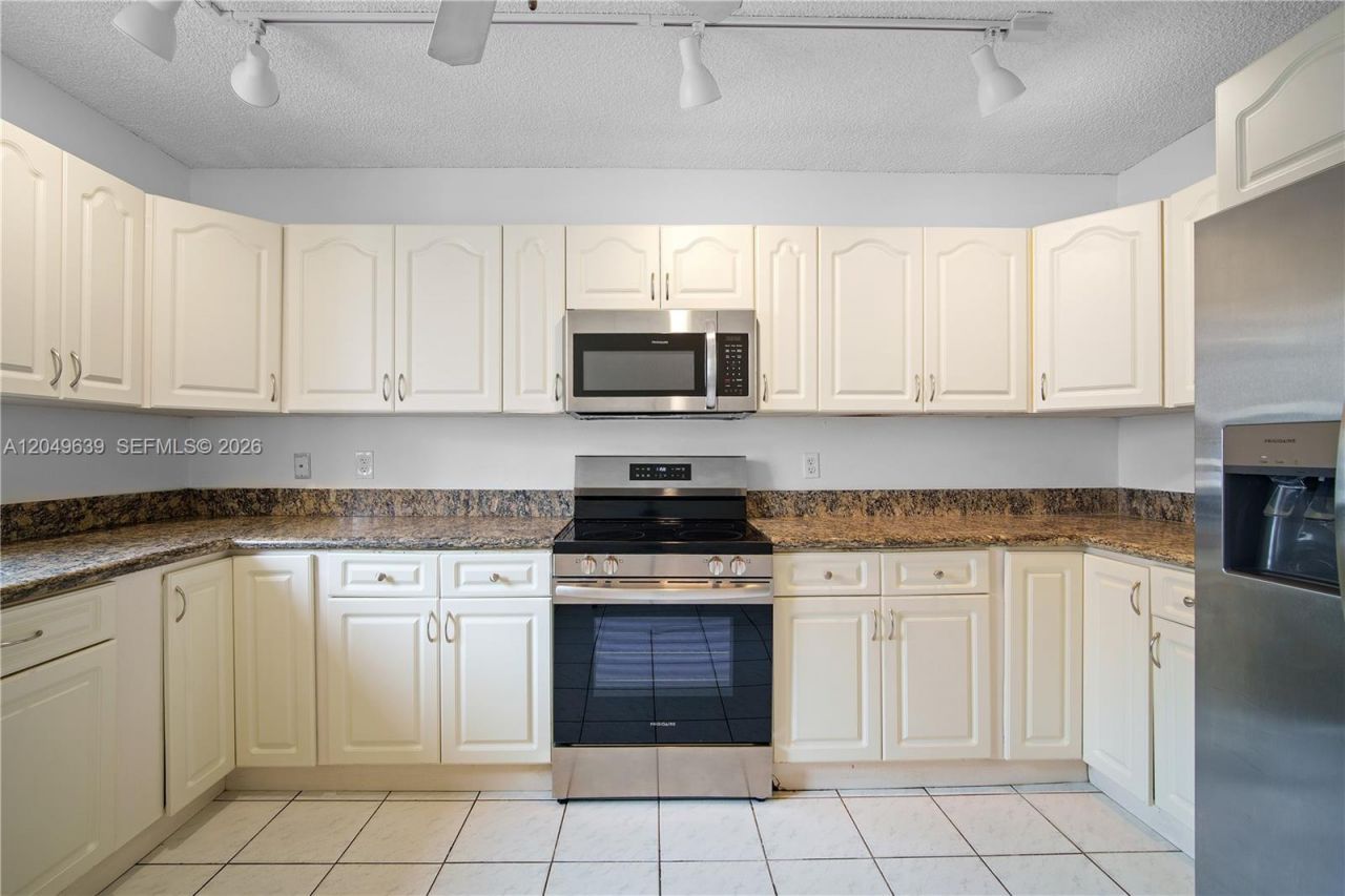 21378 Marina Cove Cir , Unit 11-B, Aventura, FL 33180 Photo