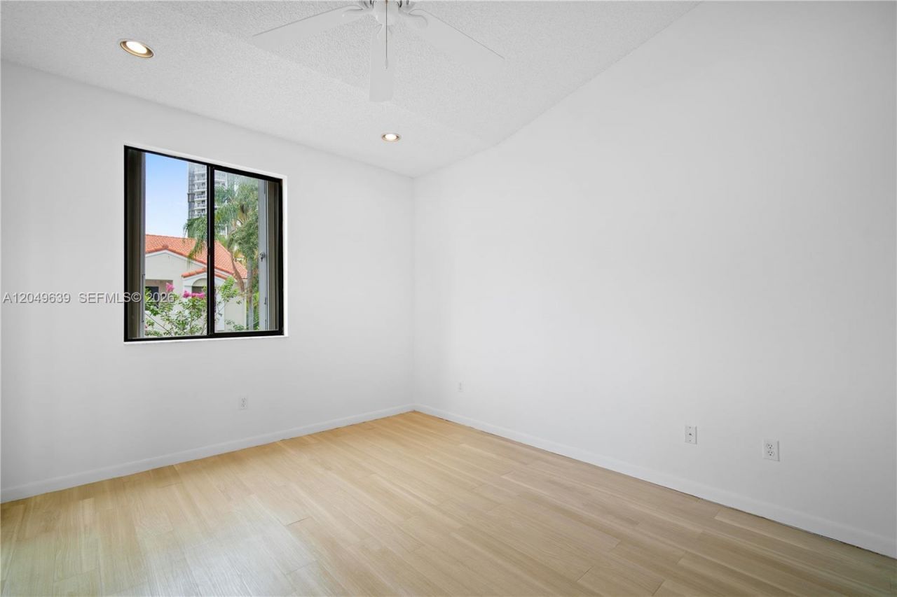 21378 Marina Cove Cir , Unit 11-B, Aventura, FL 33180 Photo