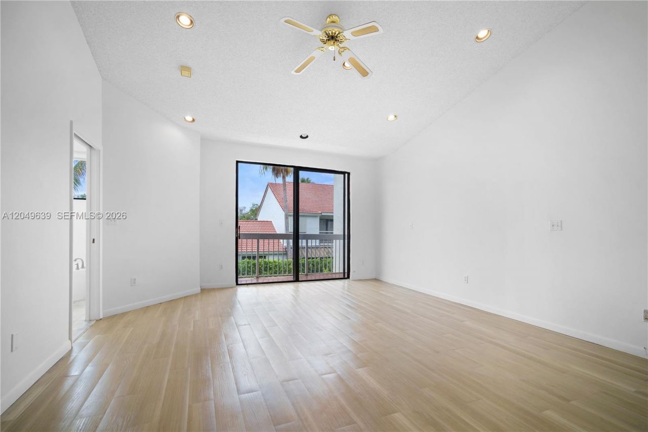 21378 Marina Cove Cir , Unit 11-B, Aventura, FL 33180 Photo