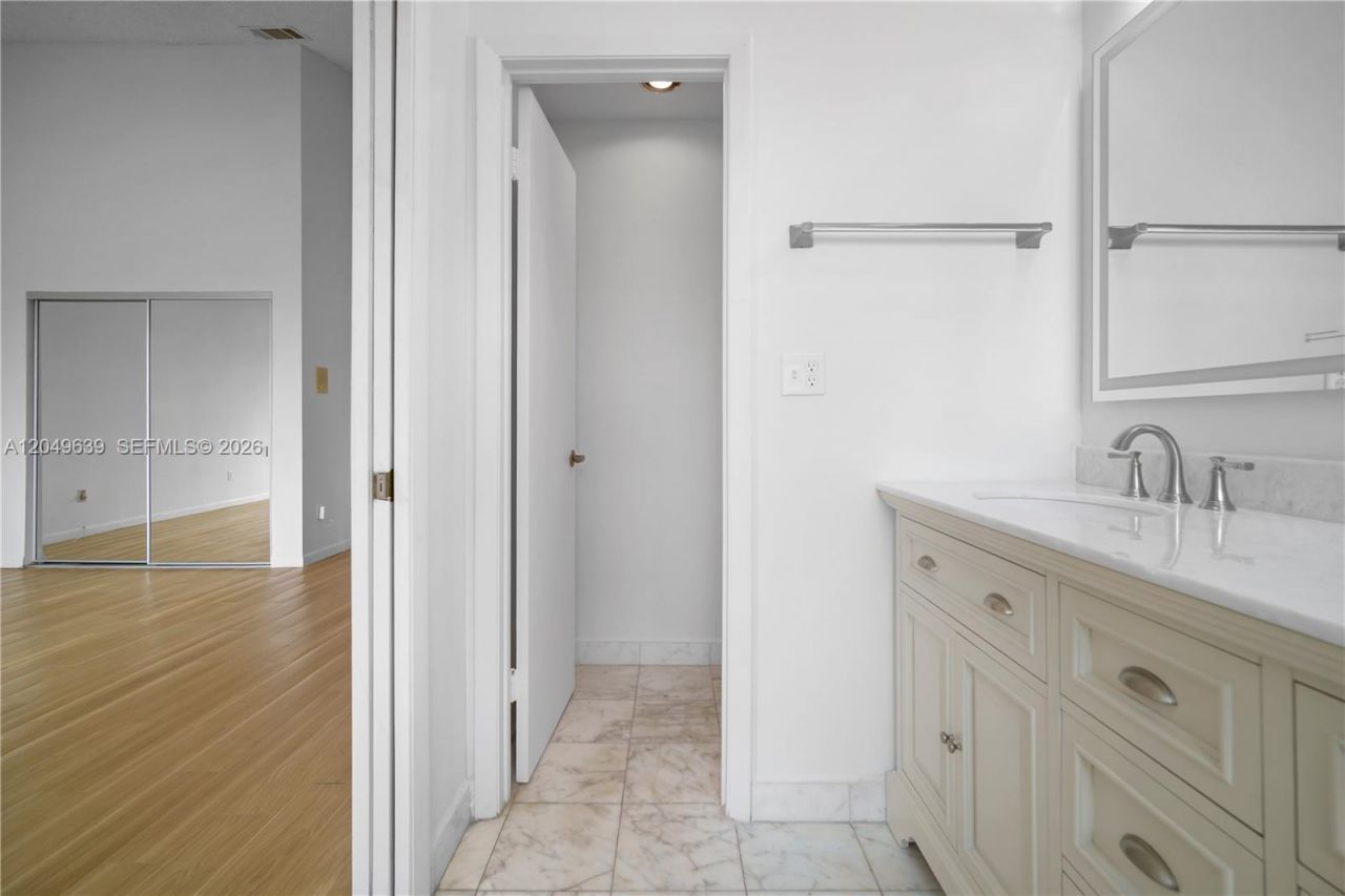 21378 Marina Cove Cir , Unit 11-B, Aventura, FL 33180 Photo