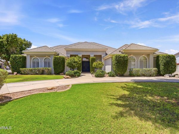 302 S TUCANA Court, Gilbert, AZ 85296