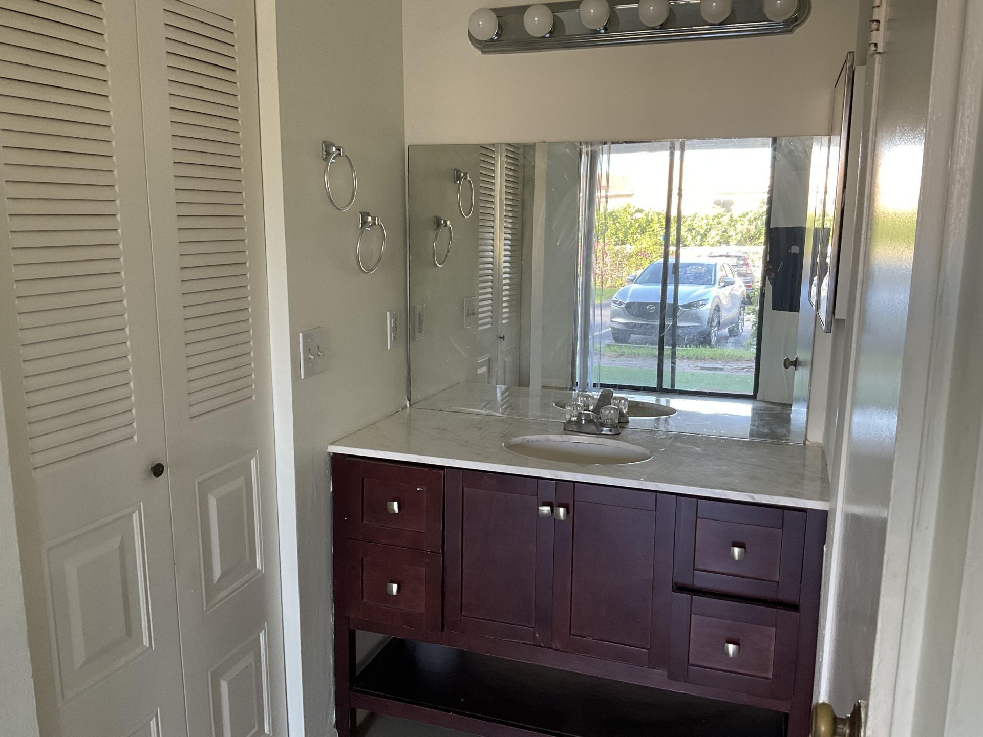 708 Executive Center Drive, Unit 12, West Palm Beach, FL 33401 Photo