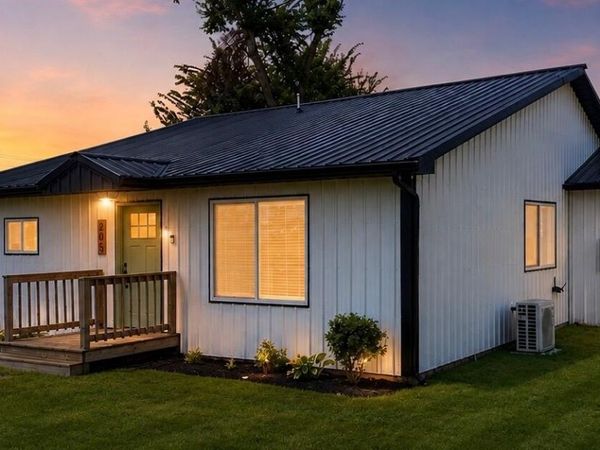205 E Prospect Street, Aurora, MO 65605