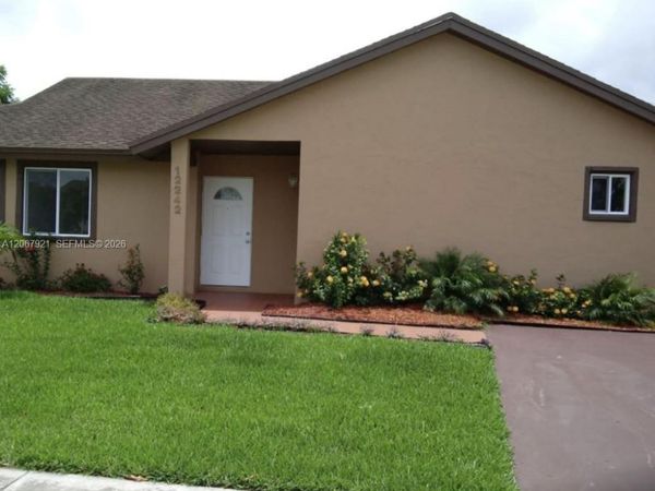 12242 SW 210th St , Miami, FL 33177