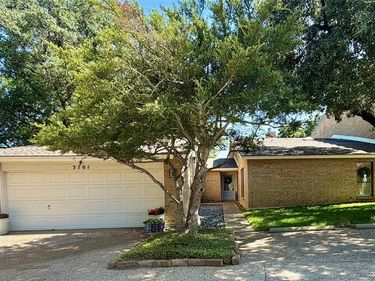 3701 Hulen Park Drive, Fort Worth, TX 76109
