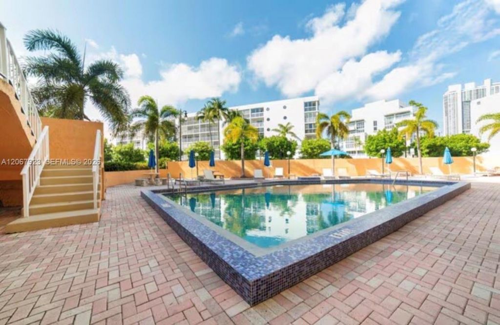200 178th Dr , Unit 301, Sunny Isles Beach, FL 33160 Photo