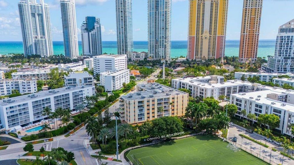 200 178th Dr , Unit 301, Sunny Isles Beach, FL 33160 Photo