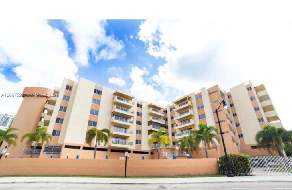 200 178th Dr , Unit 301, Sunny Isles Beach, FL 33160 Photo