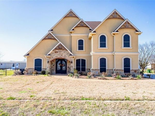 8900 Holly Road , Alvarado, TX 76009