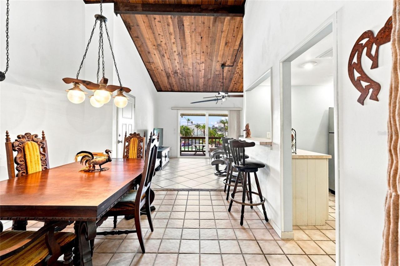 501 Plaza Seville Court, Unit 2, Treasure Island, FL 33706 Photo