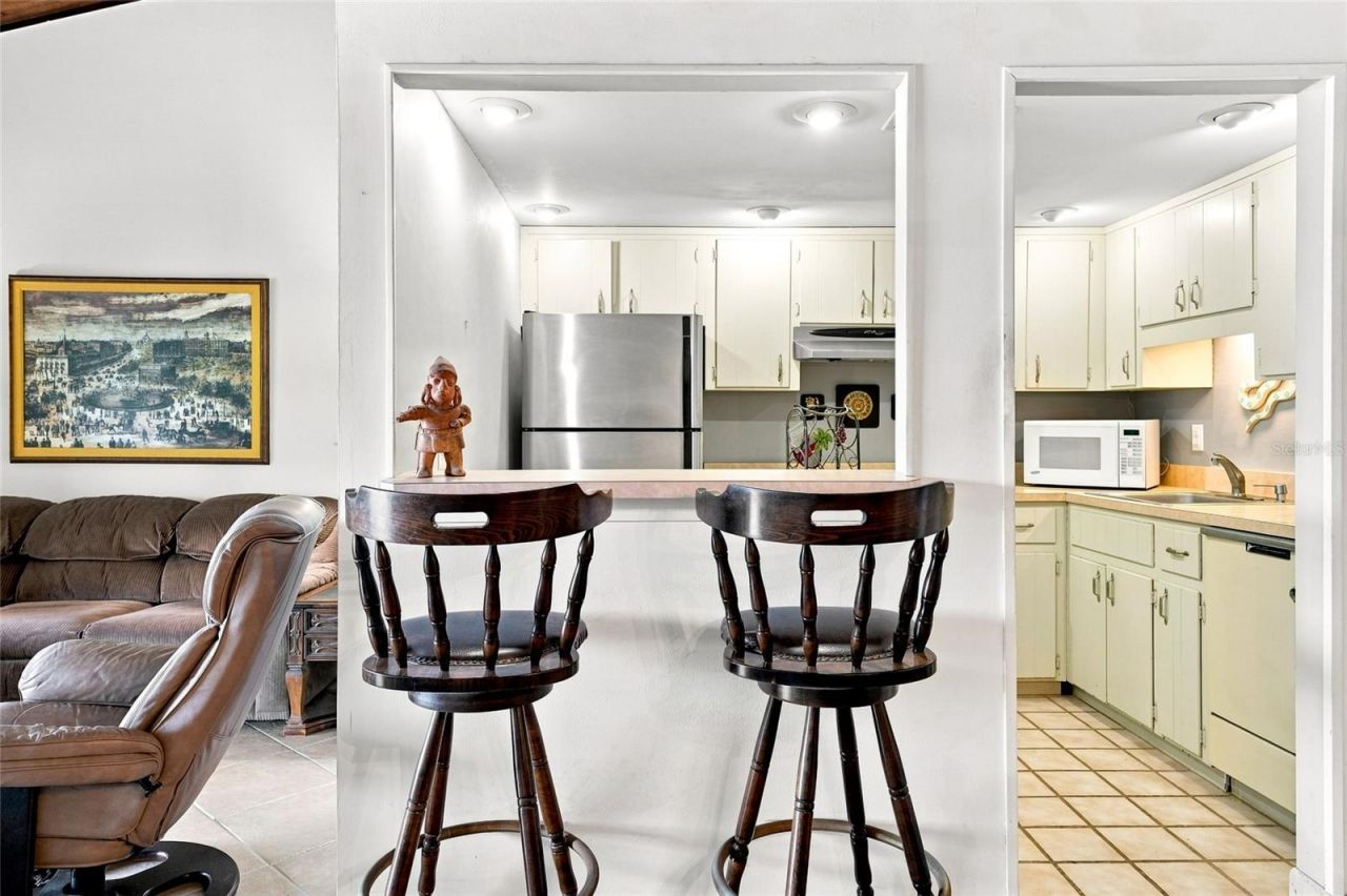 501 Plaza Seville Court, Unit 2, Treasure Island, FL 33706 Photo