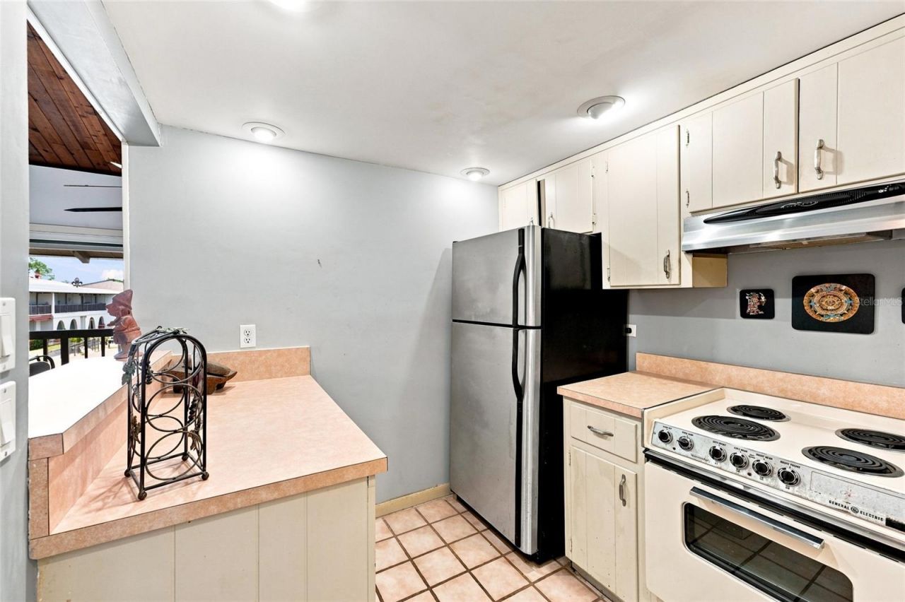 501 Plaza Seville Court, Unit 2, Treasure Island, FL 33706 Photo
